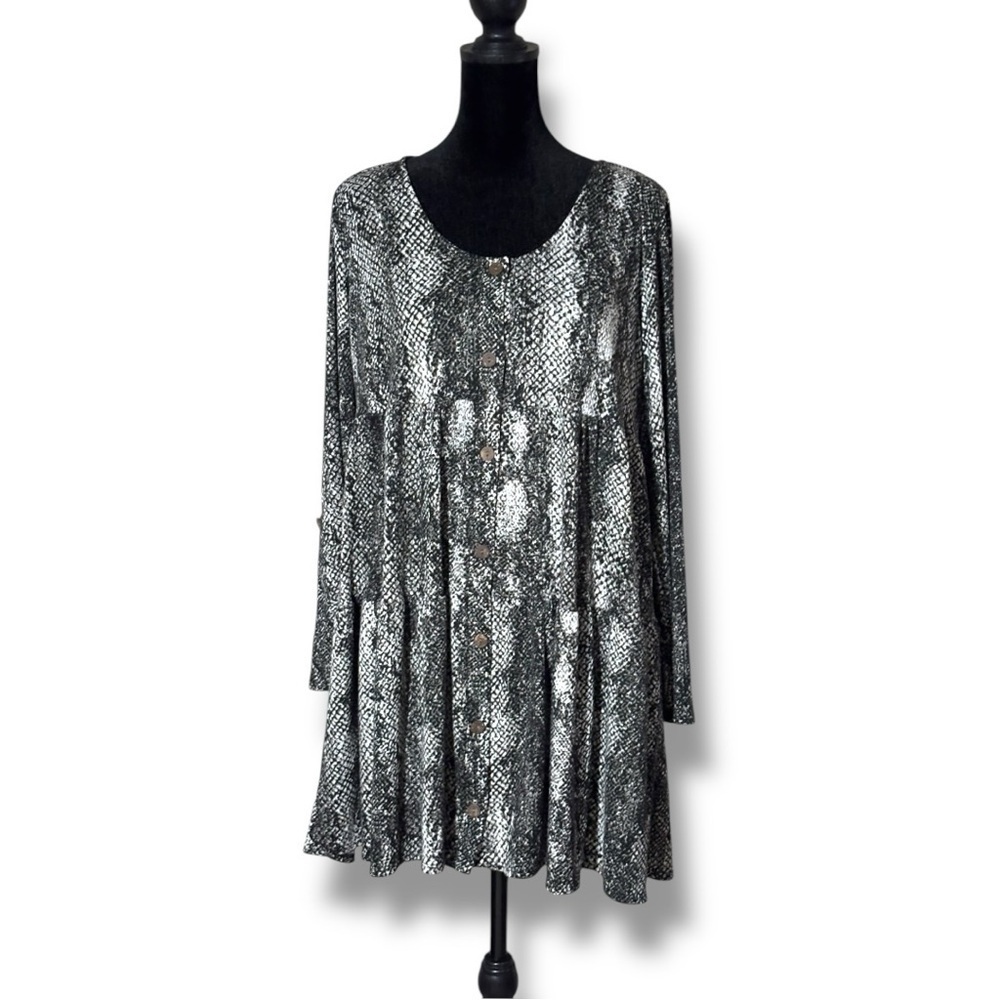Kenedik Black/White/Gray Scoop Neck Relaxed Tiered 3/4 Sleeve Tunic/Mini Dress - Picture 3 of 16